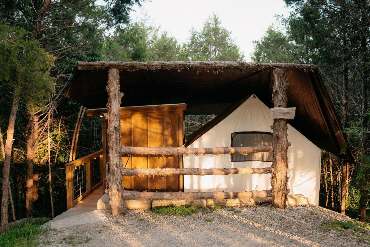 Treehouse Cozy Glamping Site Hotel Бренсън Екстериор снимка